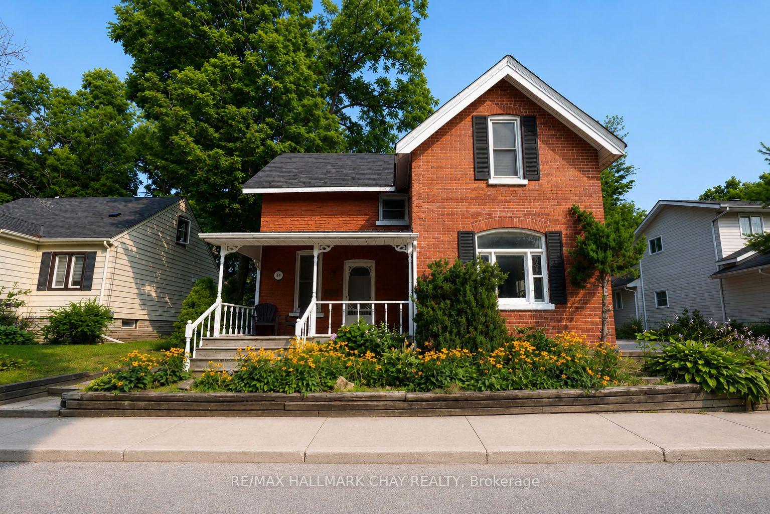 Photo 3 of 34 North Street N, Barrie, Wellington — HOMEH