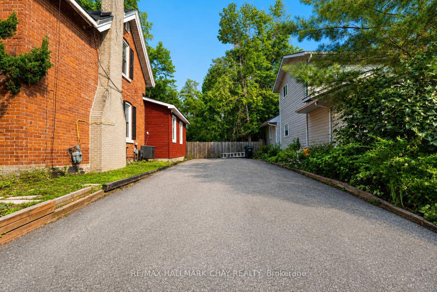 Photo 5 of 34 North Street N, Barrie, Wellington — HOMEH