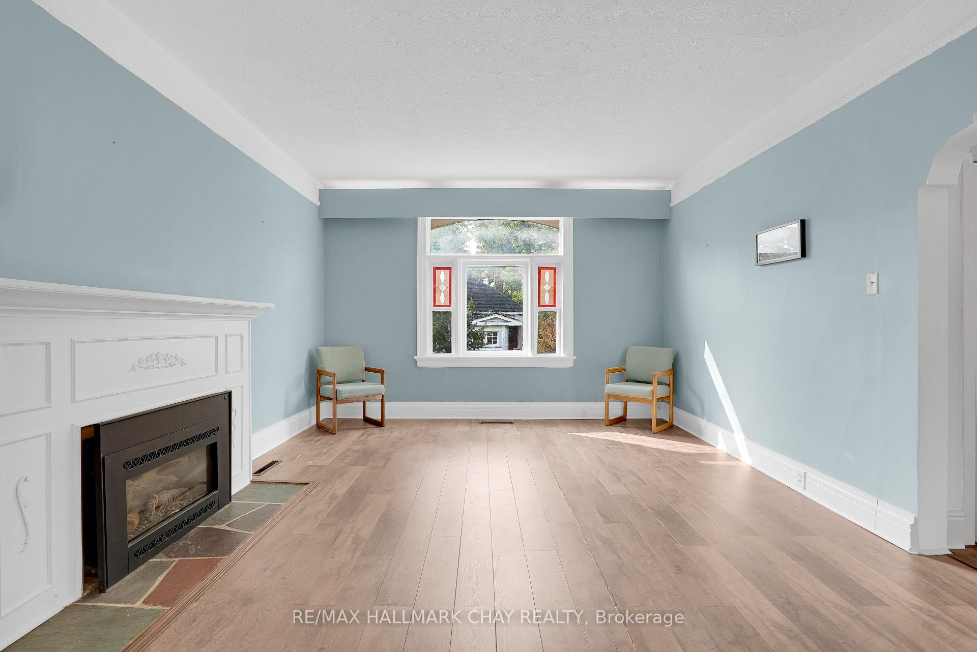 Photo 10 of 34 North Street N, Barrie, Wellington — HOMEH