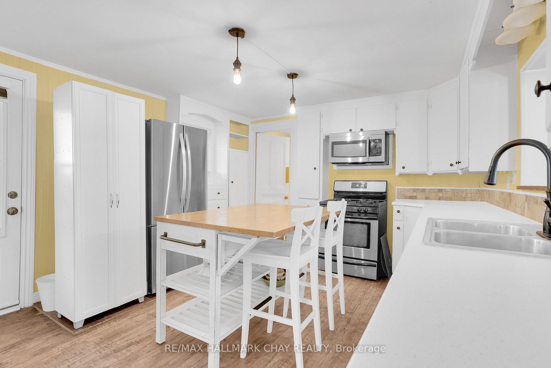 Photo 18 of 34 North Street N, Barrie, Wellington — HOMEH