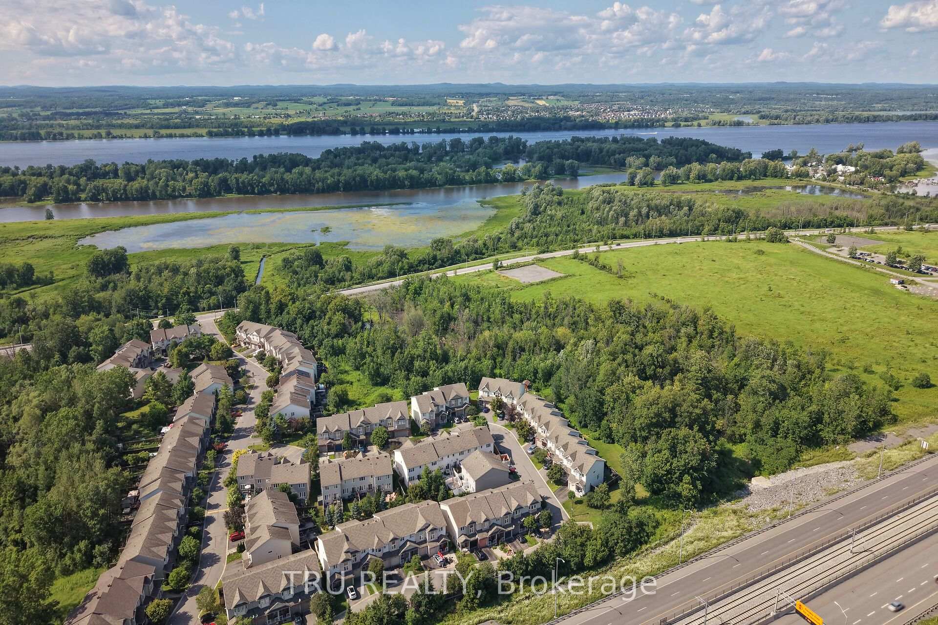 Photo 37 of 258 Parkrose Private, Ottawa, Chatelaine Village — HOMEH