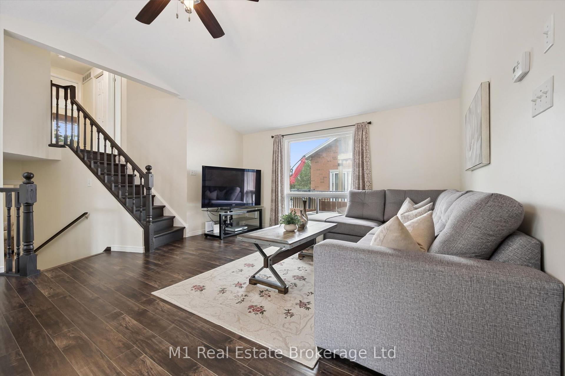 Photo 5 of 72 Orchid Crescent, Kitchener, Larentian West — HOMEH