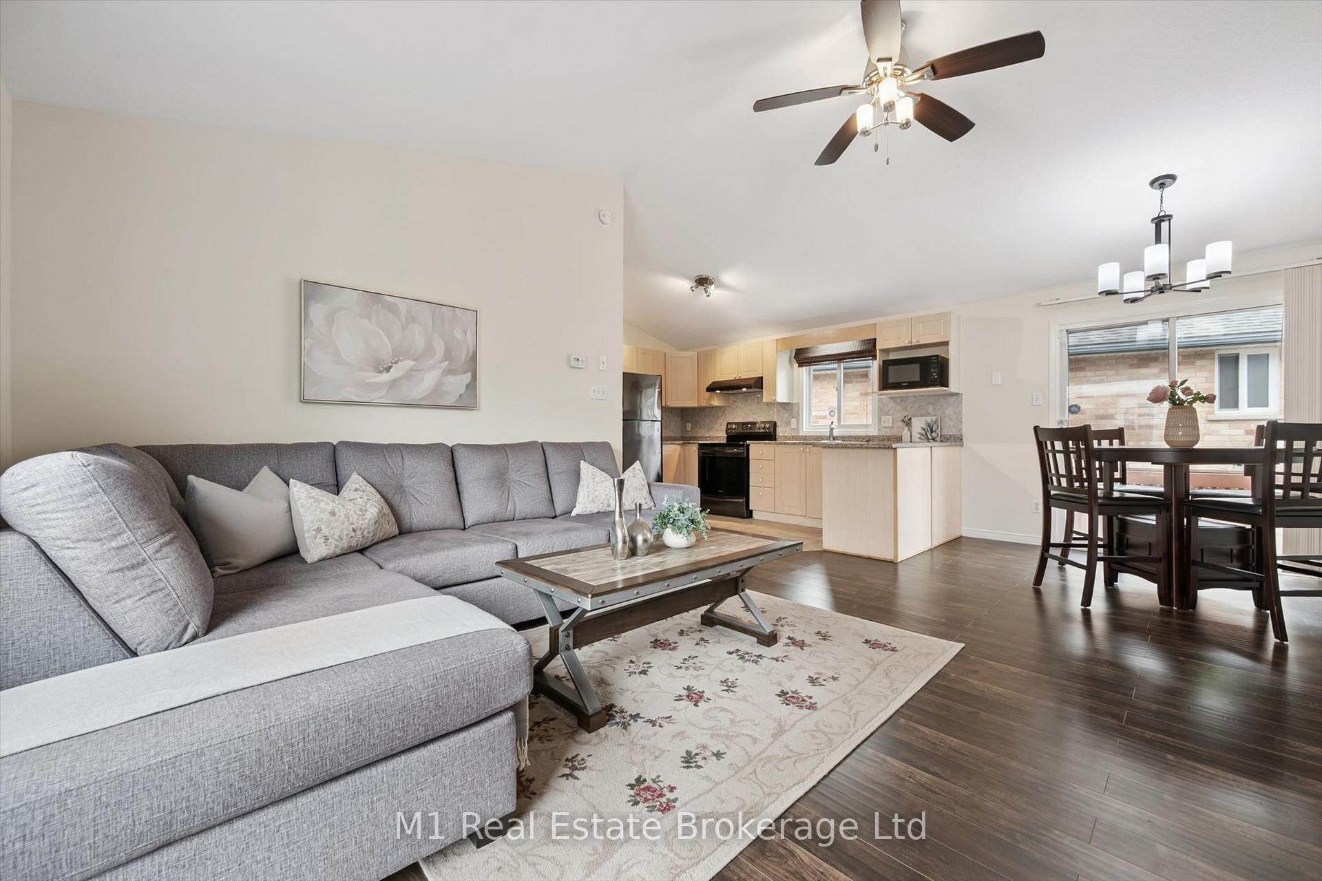Photo 8 of 72 Orchid Crescent, Kitchener, Larentian West — HOMEH