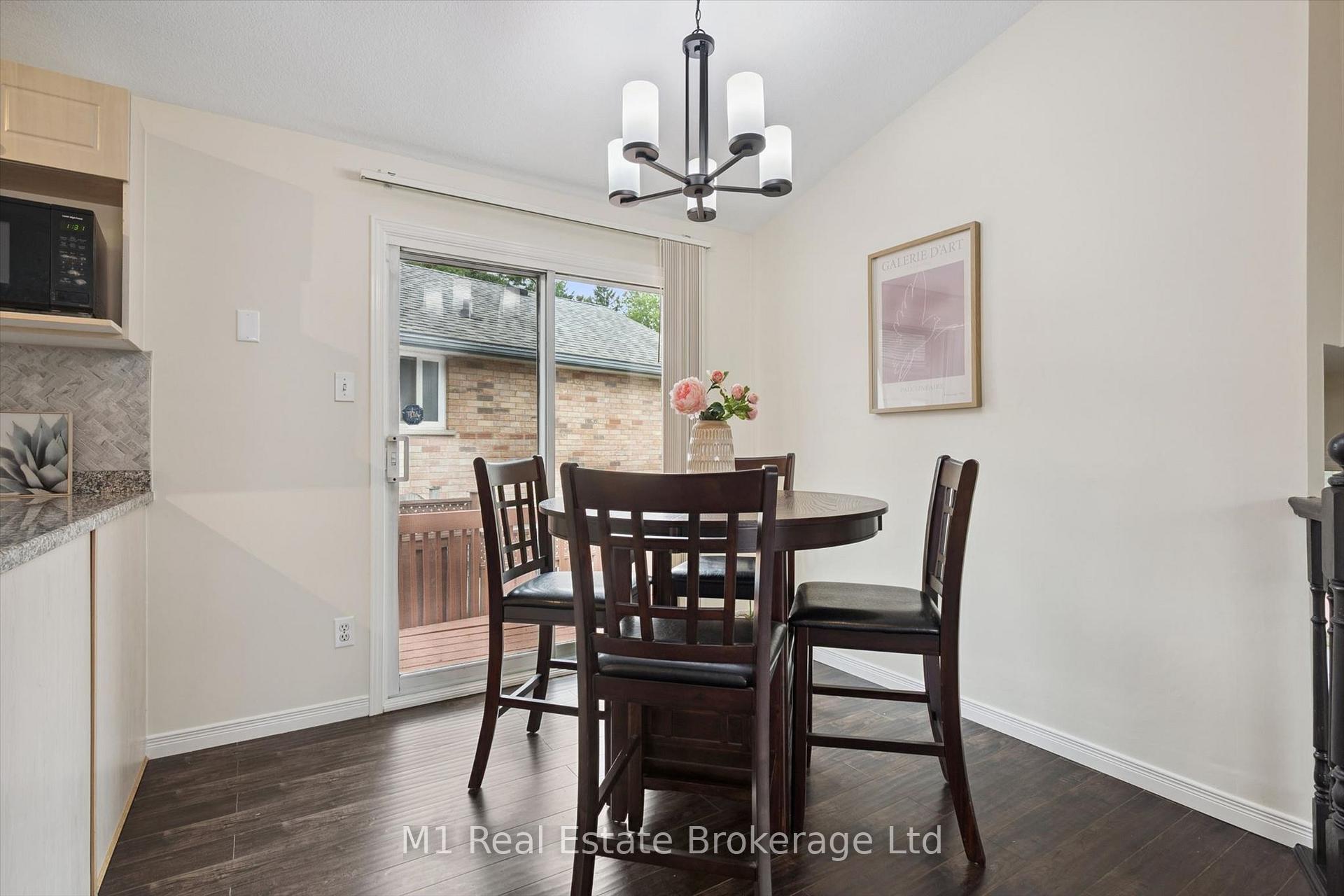 Photo 9 of 72 Orchid Crescent, Kitchener, Larentian West — HOMEH