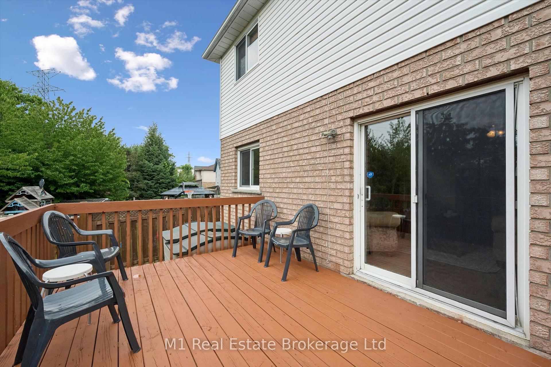Photo 33 of 72 Orchid Crescent, Kitchener, Larentian West — HOMEH