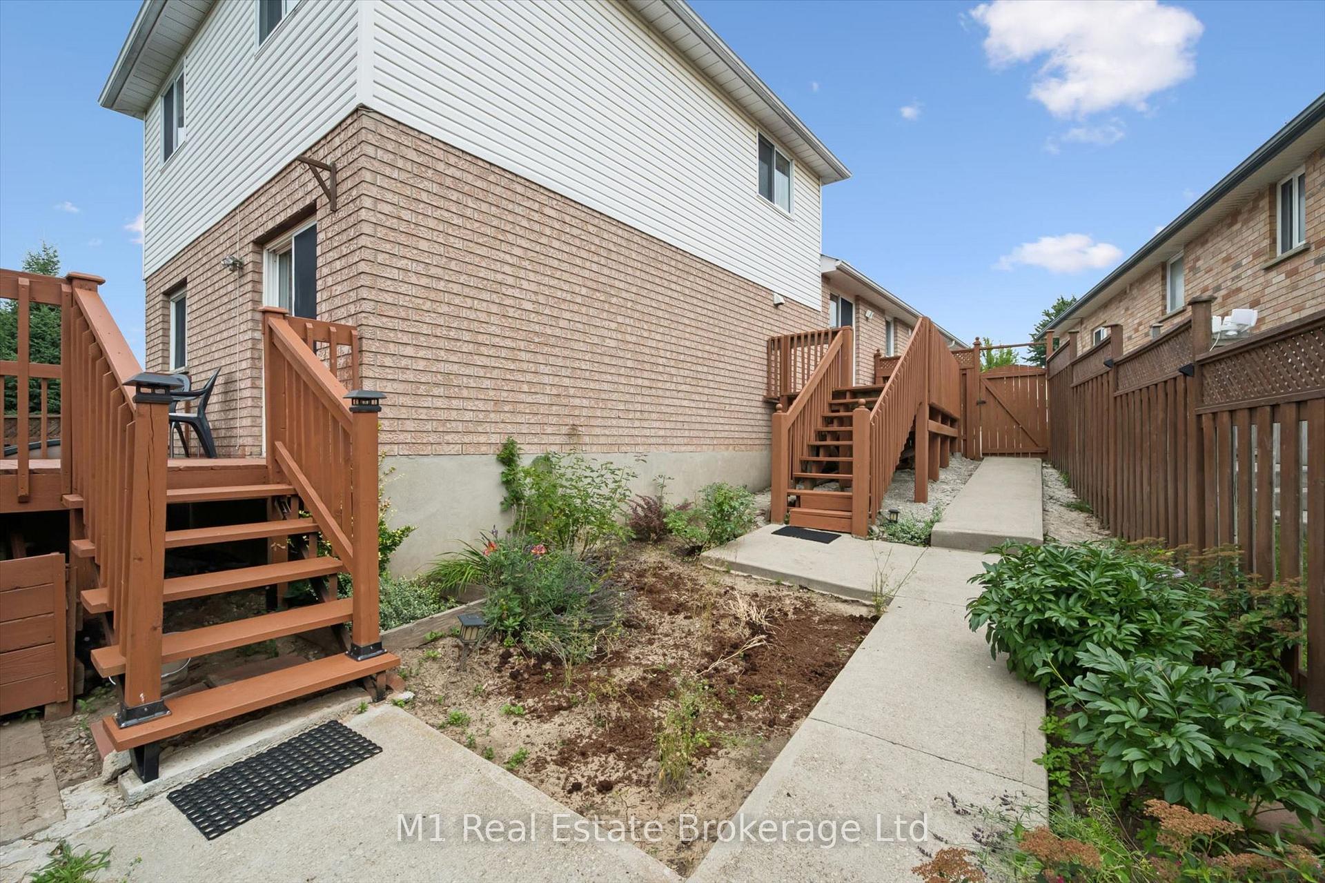Photo 39 of 72 Orchid Crescent, Kitchener, Larentian West — HOMEH