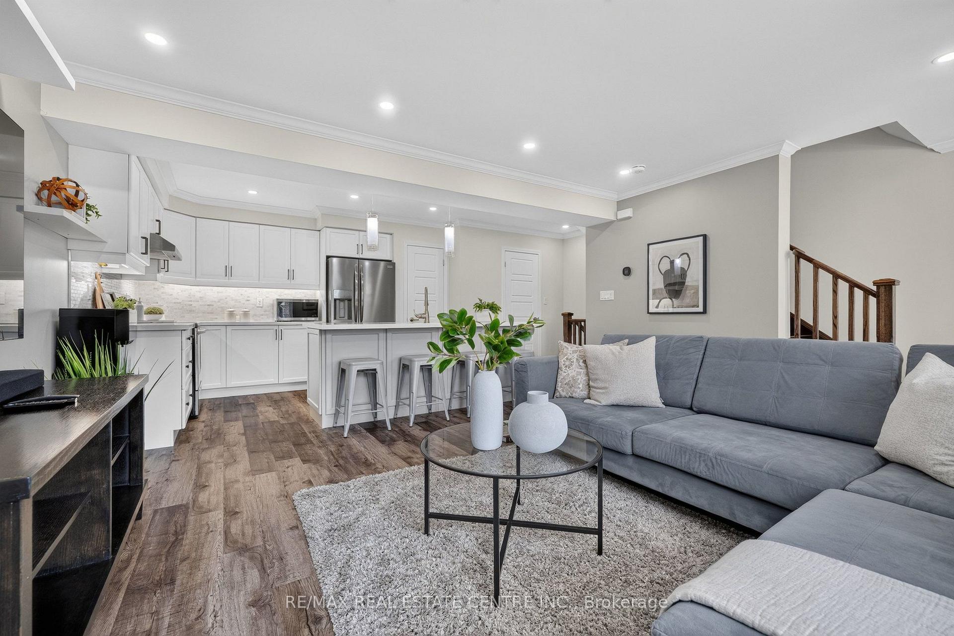 Photo 8 of 981 Alder Gate, Milton, Cobban — HOMEH