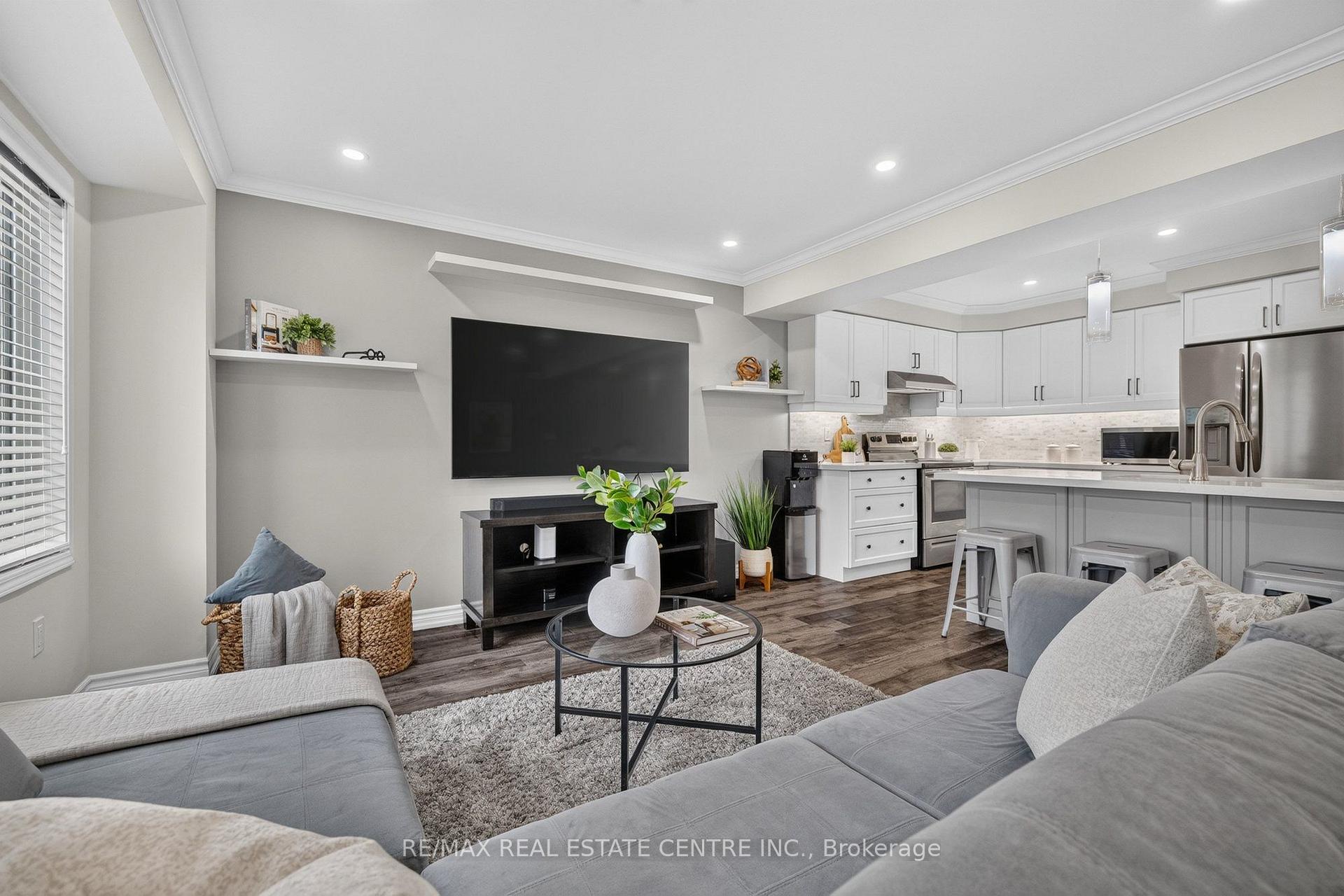 Photo 9 of 981 Alder Gate, Milton, Cobban — HOMEH