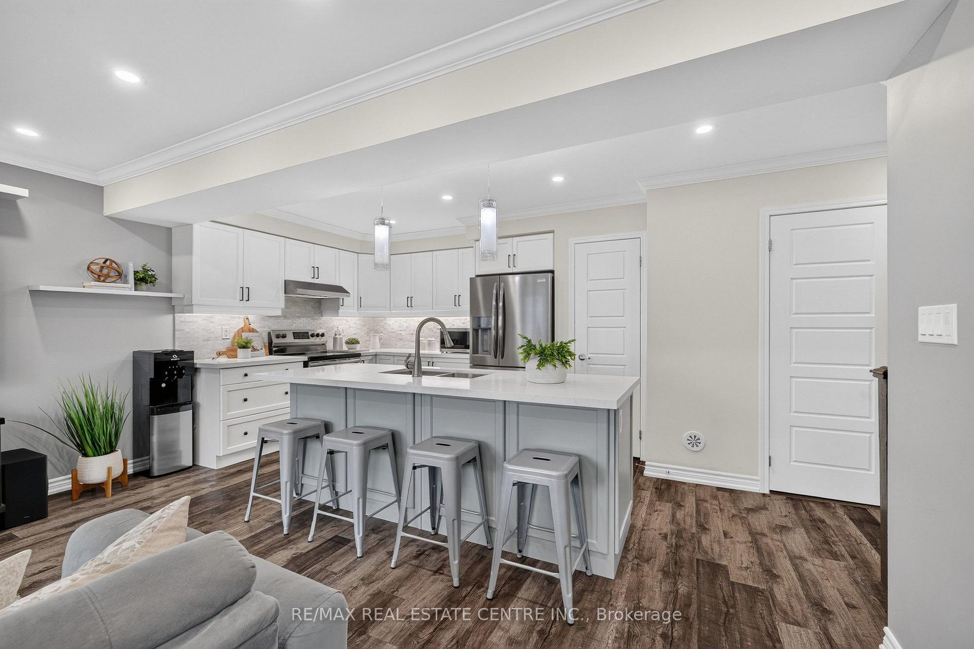 Photo 11 of 981 Alder Gate, Milton, Cobban — HOMEH