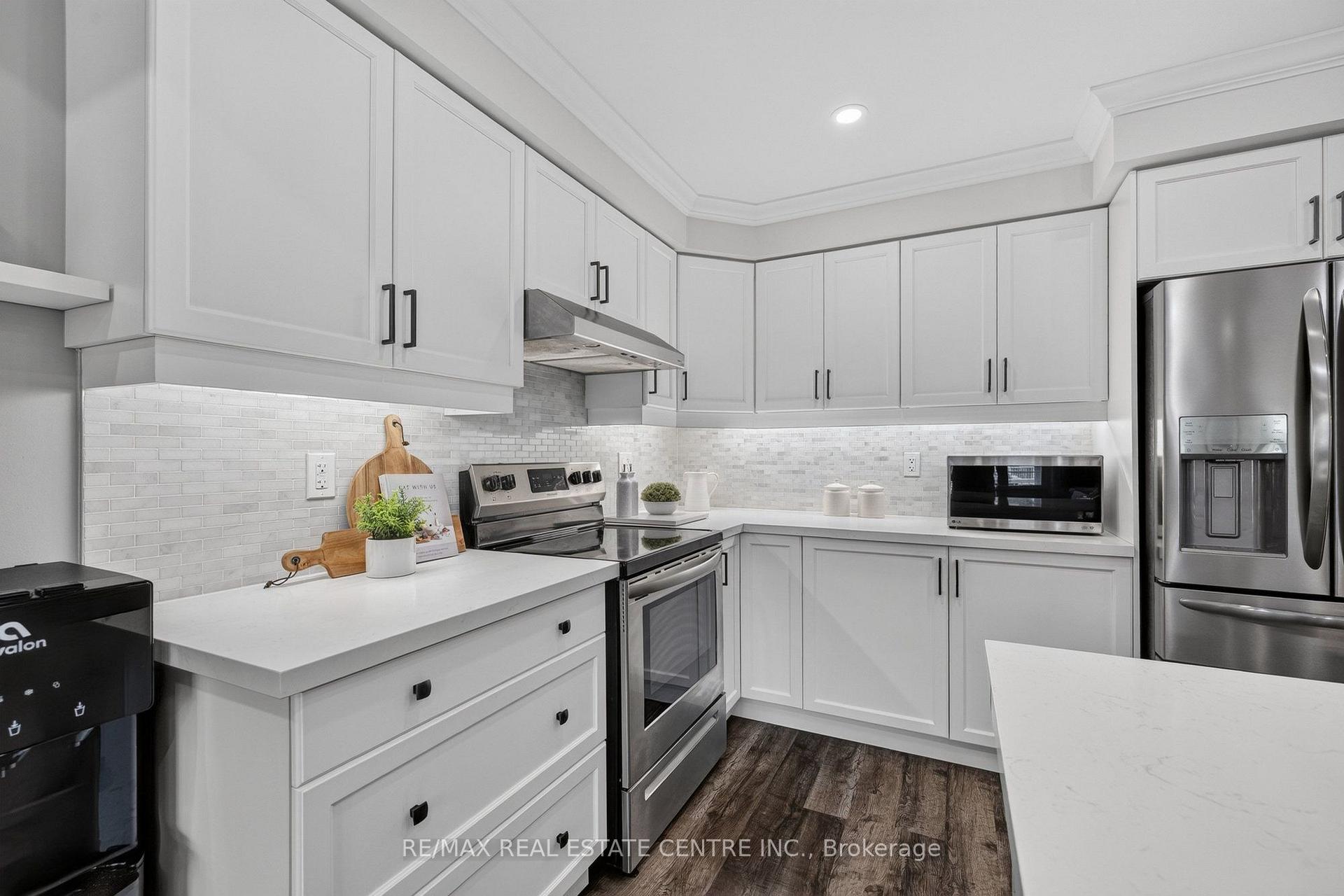 Photo 13 of 981 Alder Gate, Milton, Cobban — HOMEH