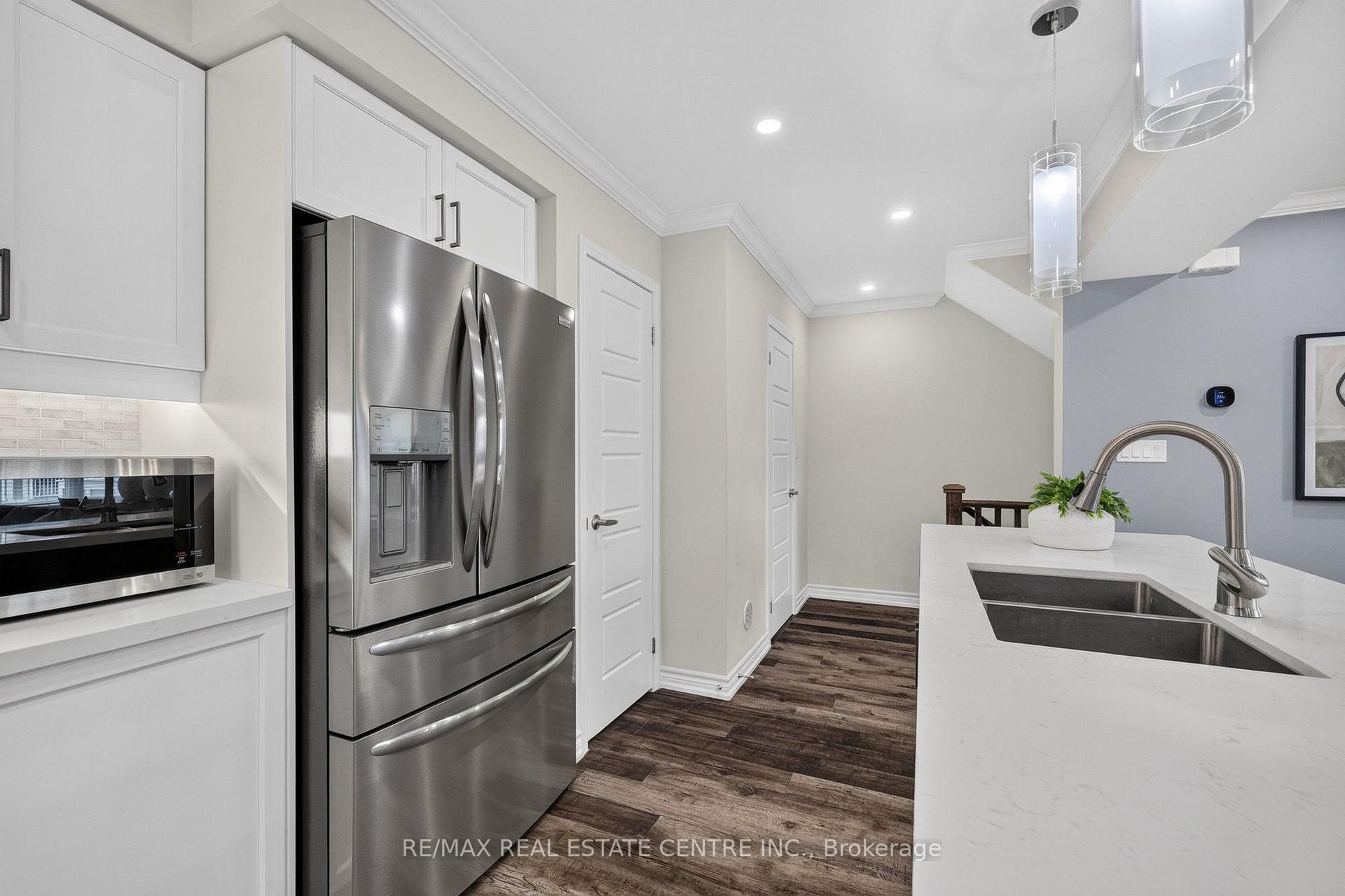 Photo 14 of 981 Alder Gate, Milton, Cobban — HOMEH
