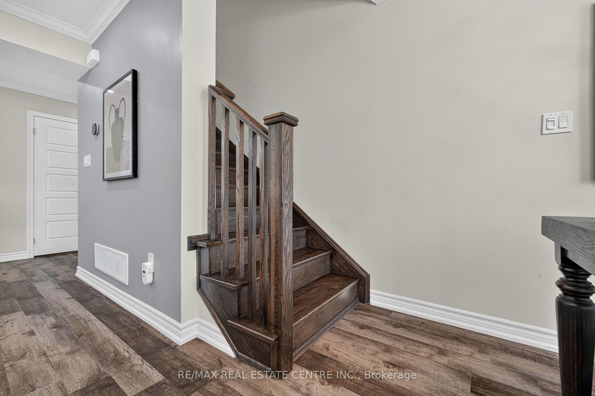 Photo 26 of 981 Alder Gate, Milton, Cobban — HOMEH