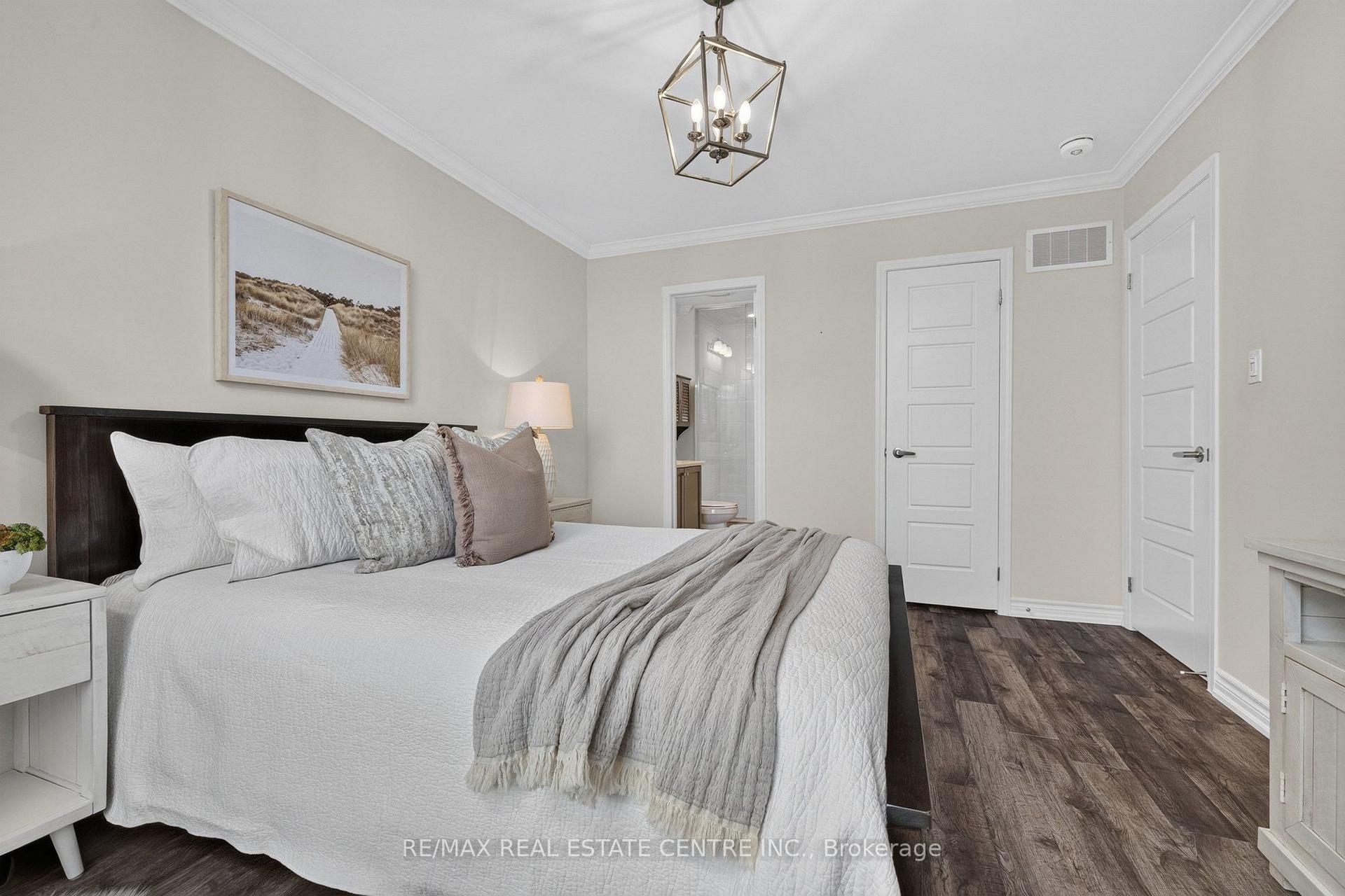 Photo 31 of 981 Alder Gate, Milton, Cobban — HOMEH