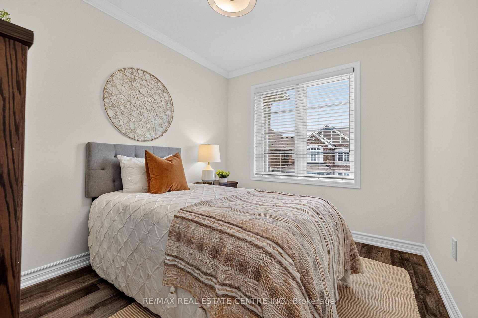 Photo 33 of 981 Alder Gate, Milton, Cobban — HOMEH