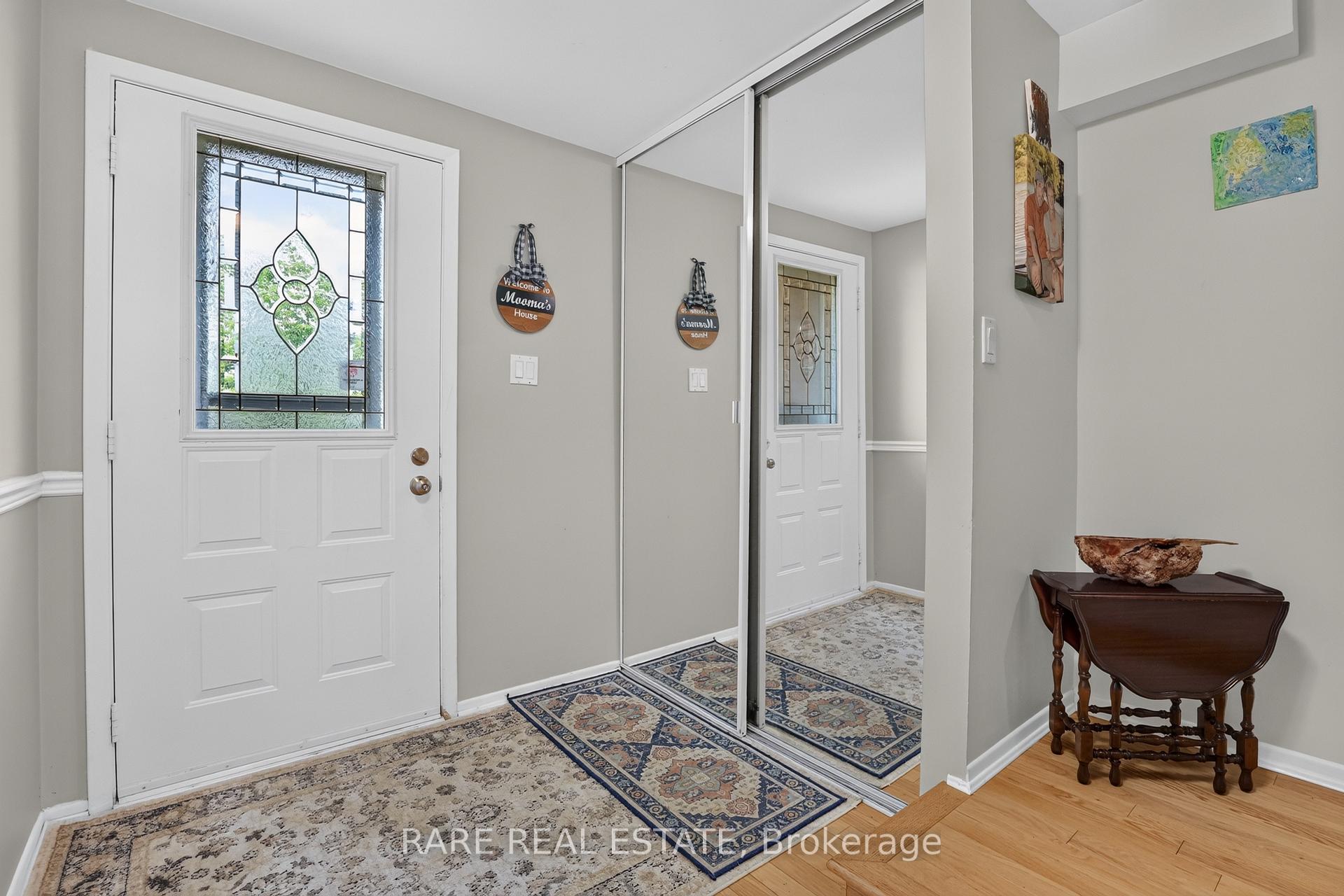 Photo 5 of 86 Mowat Crescent, Barrie, Letitia Heights — HOMEH
