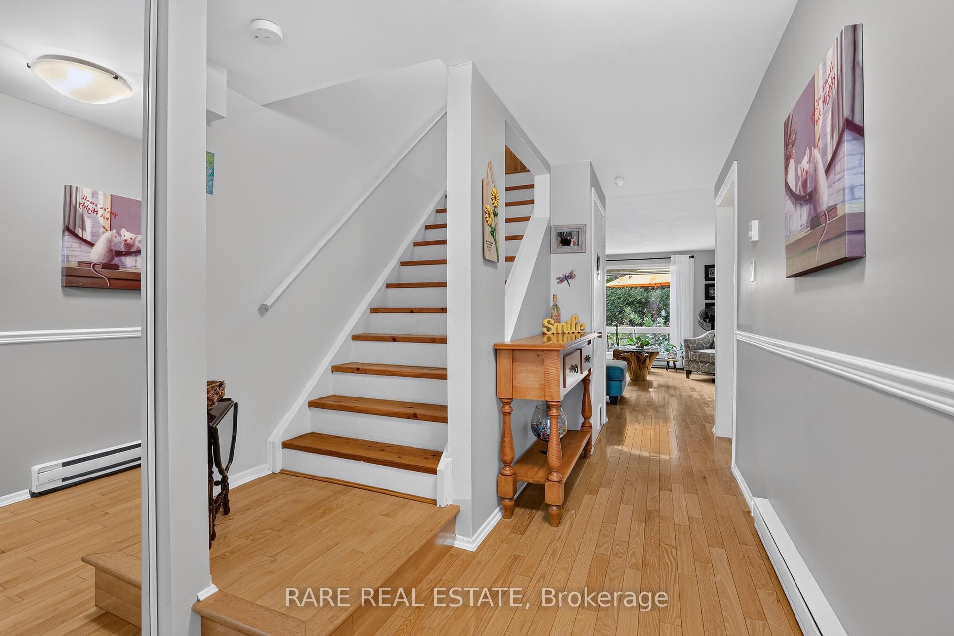 Photo 6 of 86 Mowat Crescent, Barrie, Letitia Heights — HOMEH