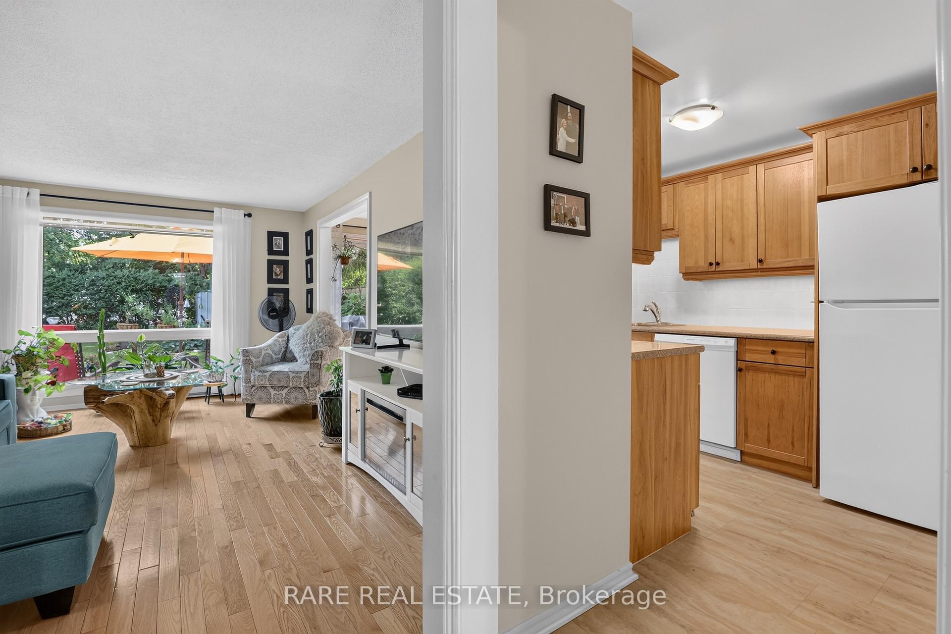 Photo 7 of 86 Mowat Crescent, Barrie, Letitia Heights — HOMEH