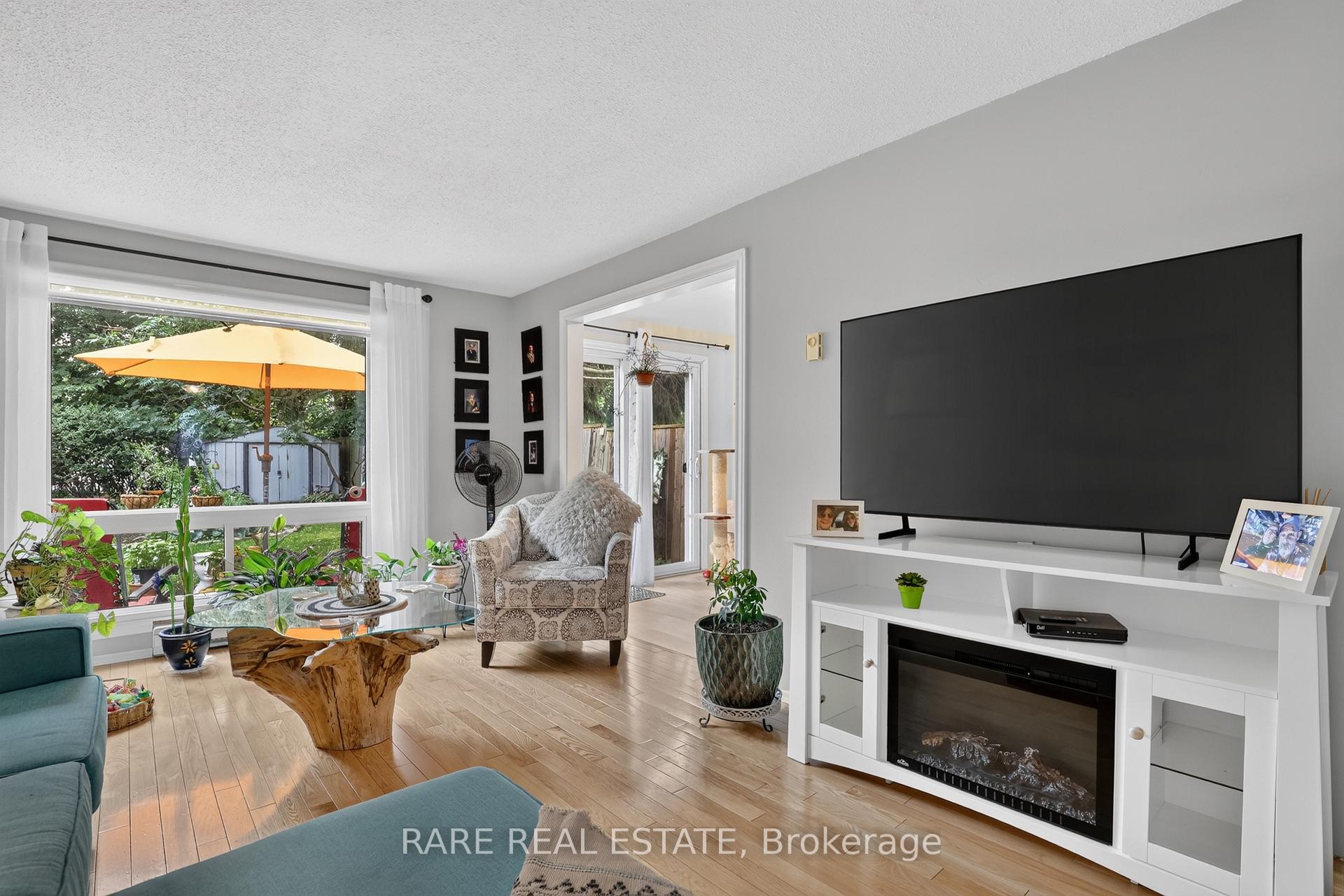 Photo 13 of 86 Mowat Crescent, Barrie, Letitia Heights — HOMEH
