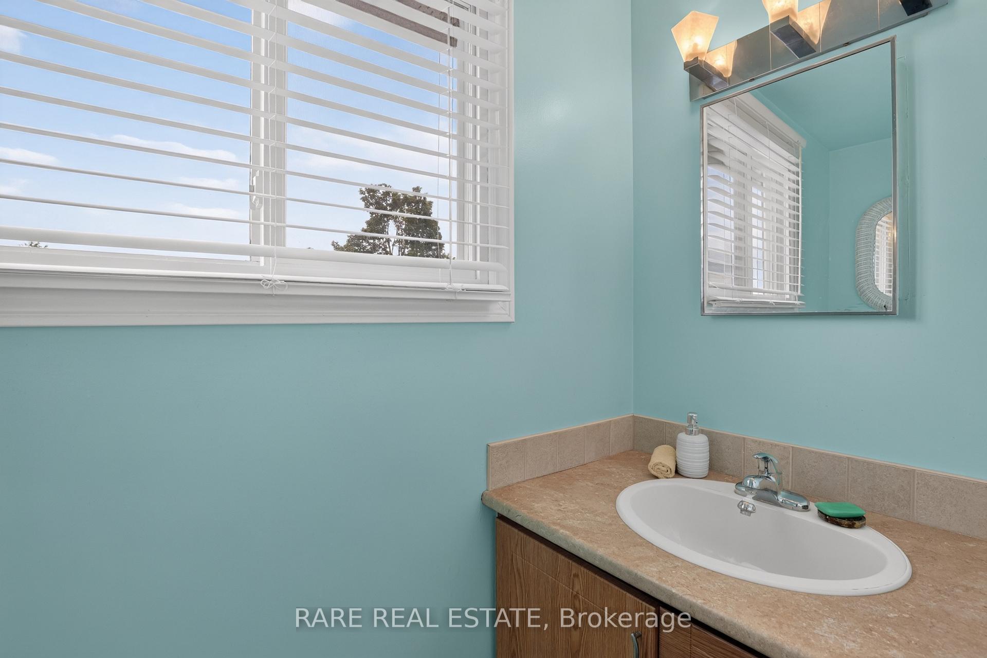 Photo 16 of 86 Mowat Crescent, Barrie, Letitia Heights — HOMEH