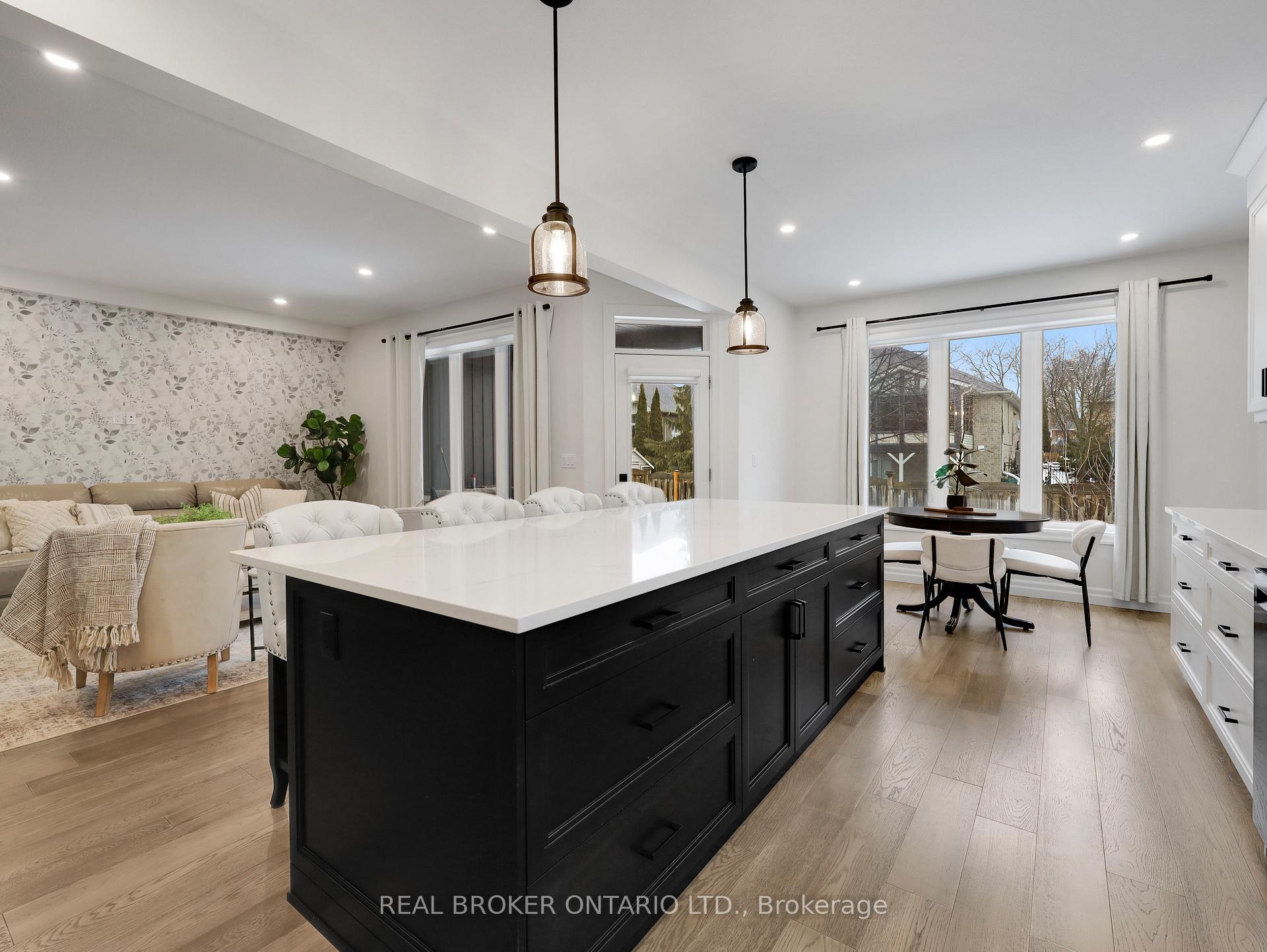 Photo 6 of Unit 11, 68 Cedar Street, Brant, Paris — HOMEH