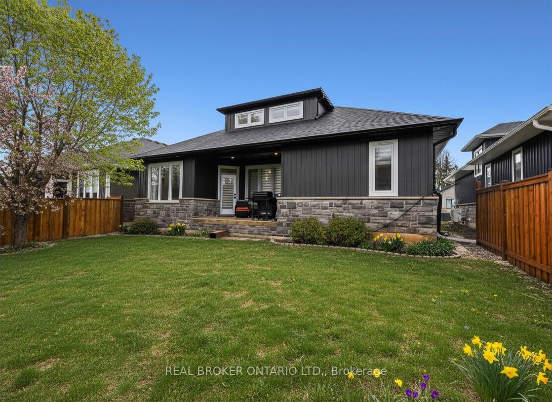Photo 25 of Unit 11, 68 Cedar Street, Brant, Paris — HOMEH
