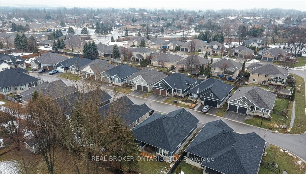 Photo 27 of Unit 11, 68 Cedar Street, Brant, Paris — HOMEH