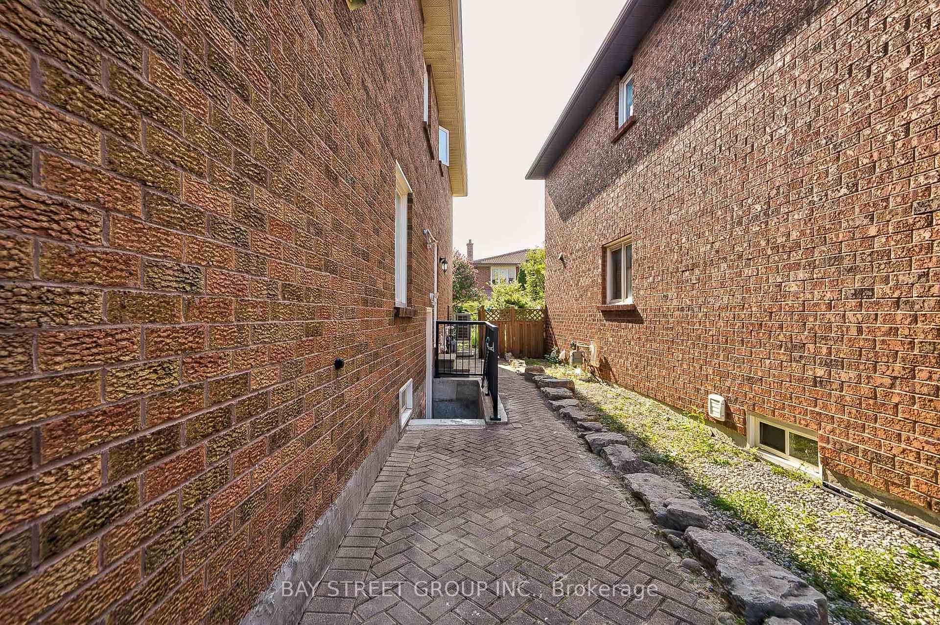 Photo 3 of Unit Room A, 169 Killian Road, Vaughan, Maple — HOMEH