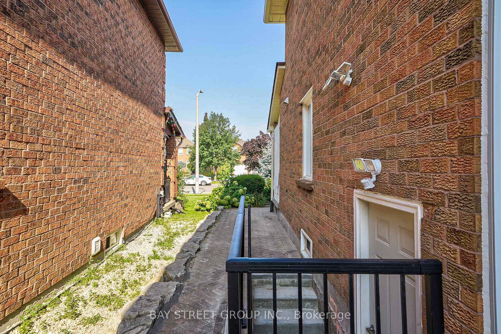 Photo 4 of Unit Room A, 169 Killian Road, Vaughan, Maple — HOMEH