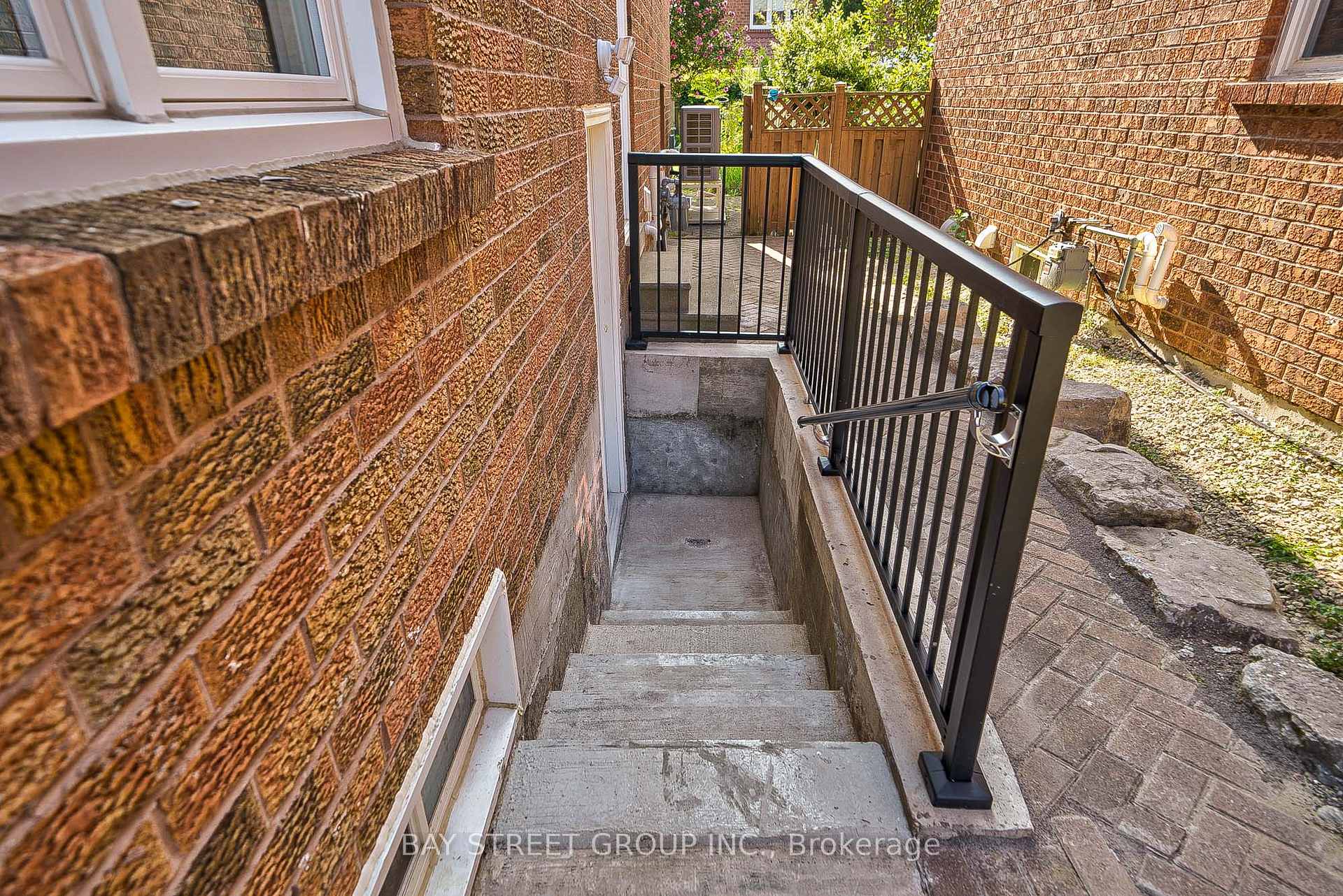 Photo 5 of Unit Room A, 169 Killian Road, Vaughan, Maple — HOMEH