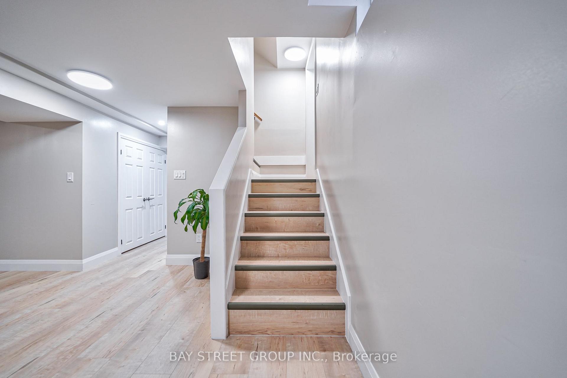 Photo 6 of Unit Room A, 169 Killian Road, Vaughan, Maple — HOMEH