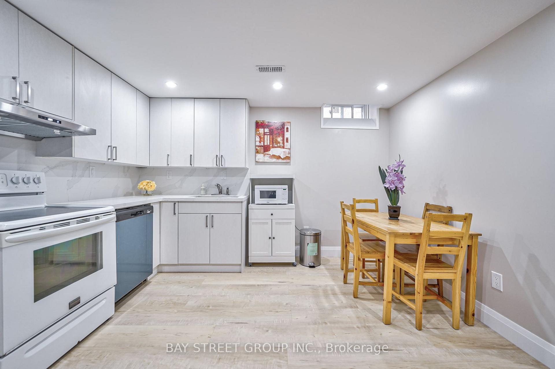 Photo 15 of Unit Room A, 169 Killian Road, Vaughan, Maple — HOMEH
