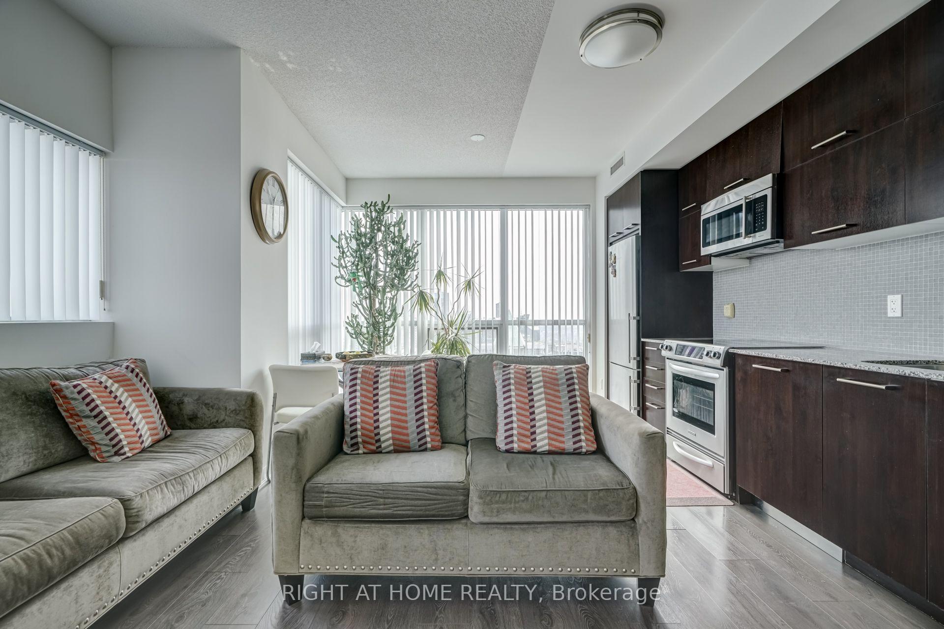 Photo 8 of Unit LPH208, 5162 Yonge Street, North York, Willowdale West — HOMEH