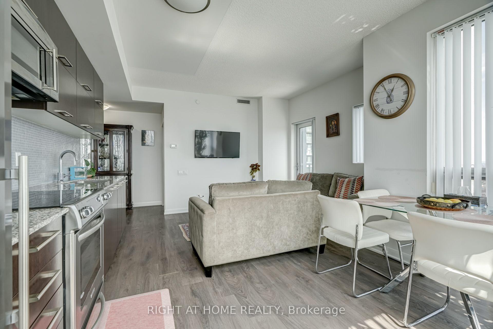 Photo 10 of Unit LPH208, 5162 Yonge Street, North York, Willowdale West — HOMEH