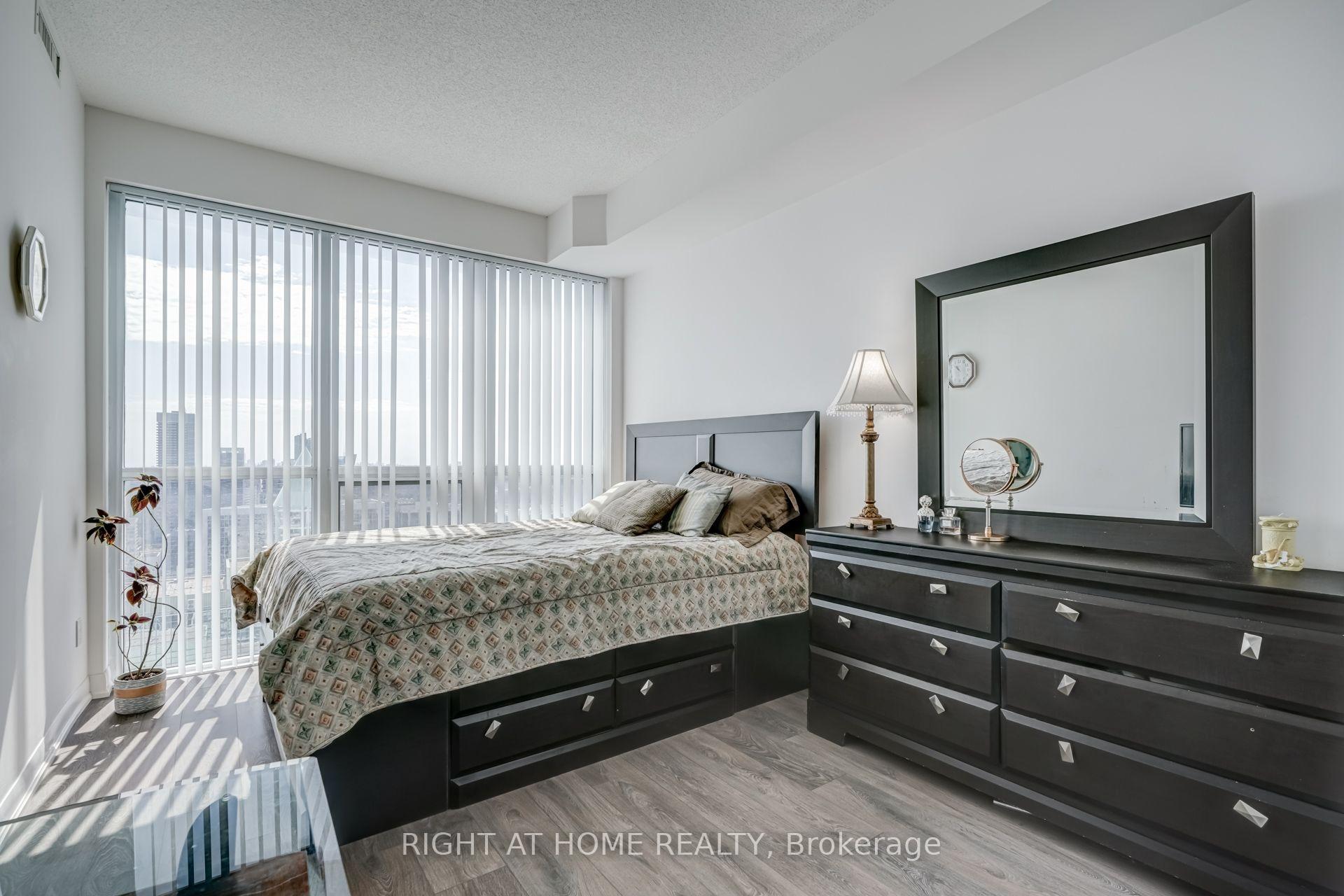 Photo 13 of Unit LPH208, 5162 Yonge Street, North York, Willowdale West — HOMEH