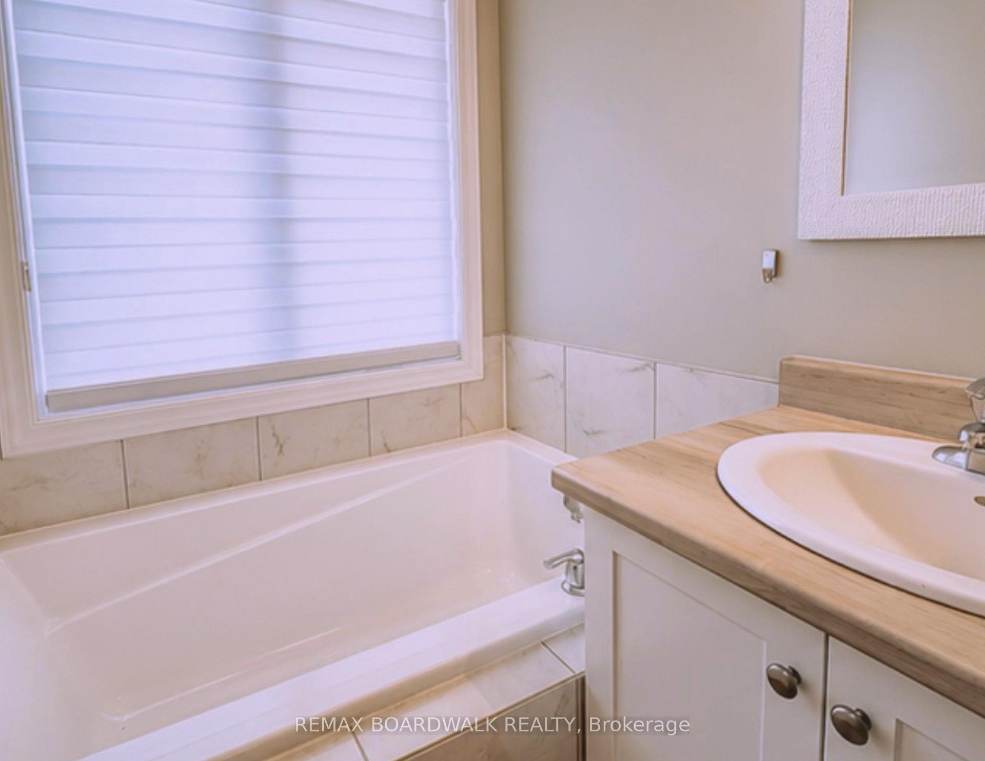 Photo 11 of 37 Mcphail Road, Carleton Place, Carleton Place — HOMEH
