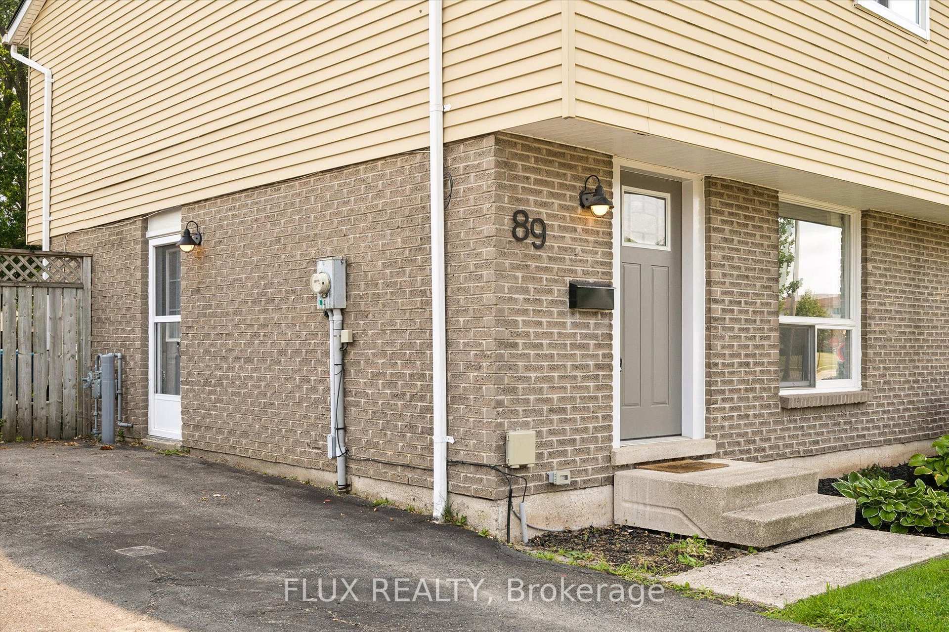 Photo 4 of 89 Maple Avenue, Stratford — HOMEH