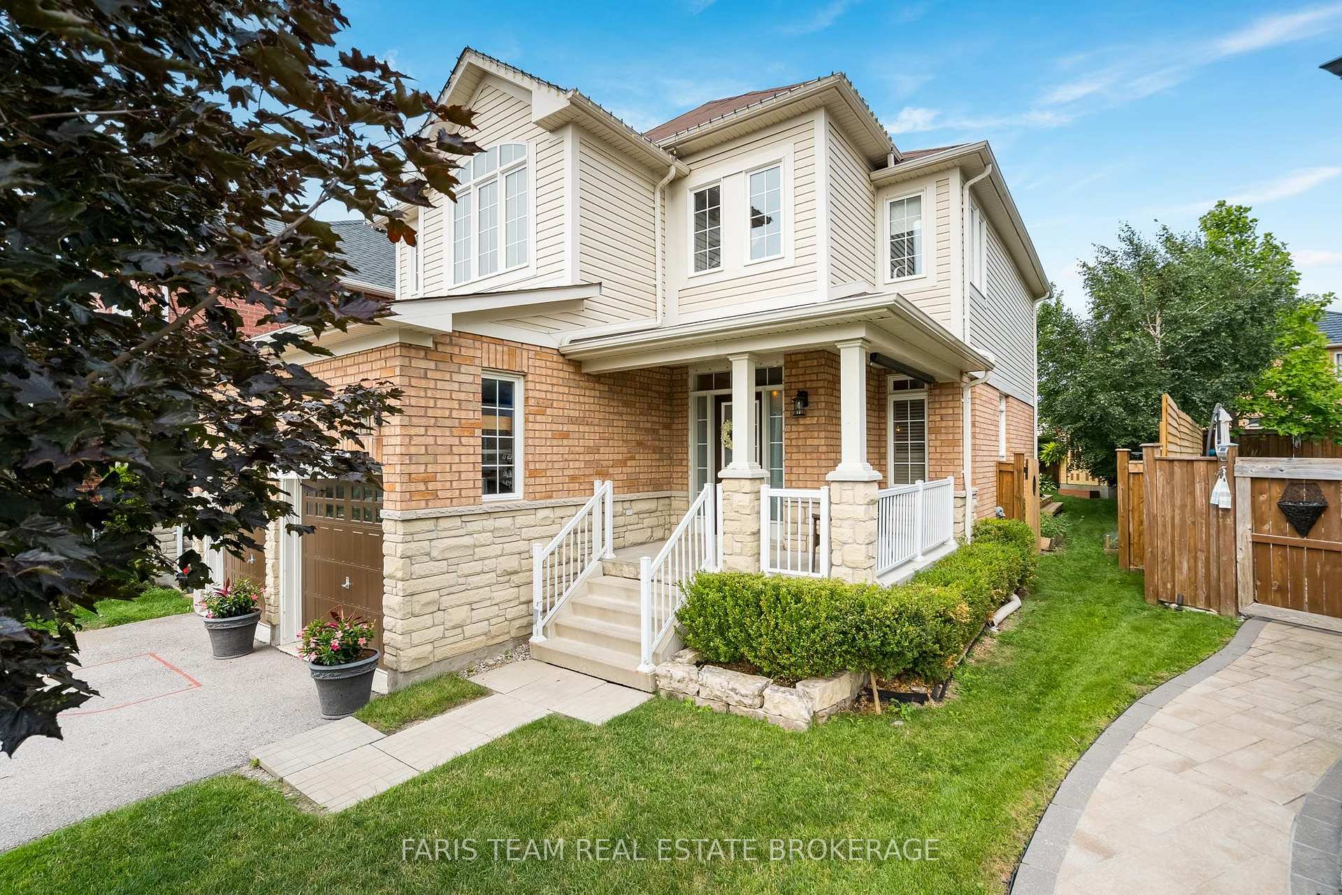 Photo 3 of 111 Monarchy Street, Barrie, Innis-Shore — HOMEH