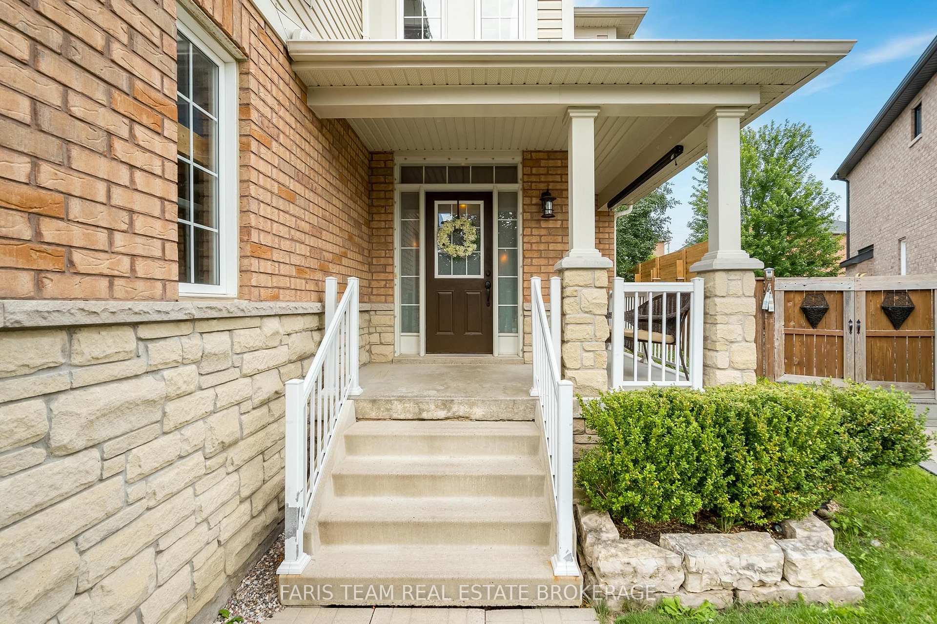 Photo 4 of 111 Monarchy Street, Barrie, Innis-Shore — HOMEH