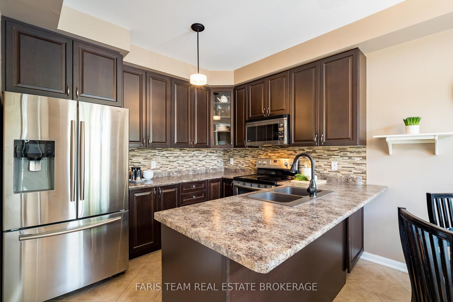 Photo 5 of 111 Monarchy Street, Barrie, Innis-Shore — HOMEH