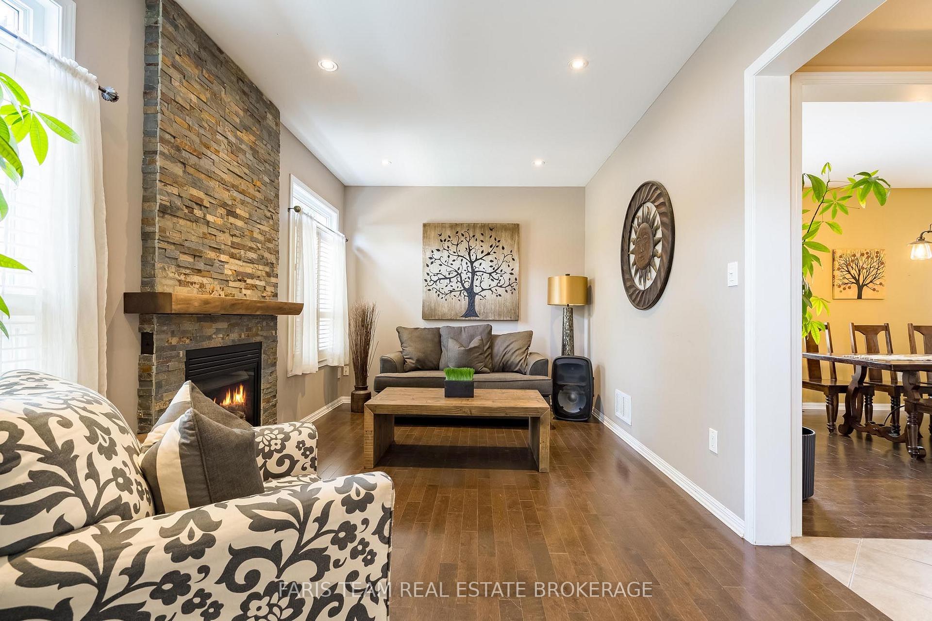 Photo 13 of 111 Monarchy Street, Barrie, Innis-Shore — HOMEH