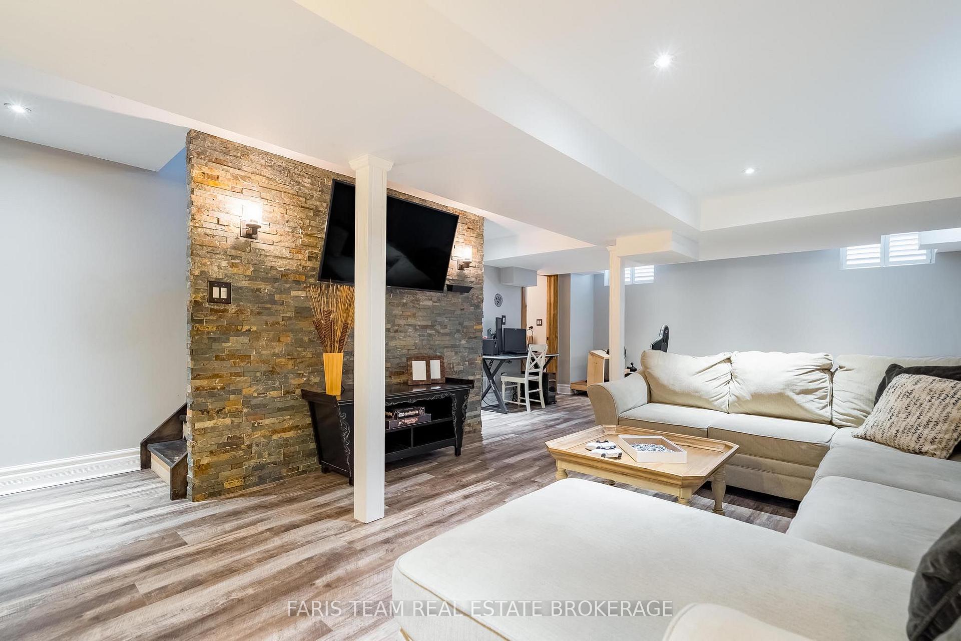 Photo 27 of 111 Monarchy Street, Barrie, Innis-Shore — HOMEH