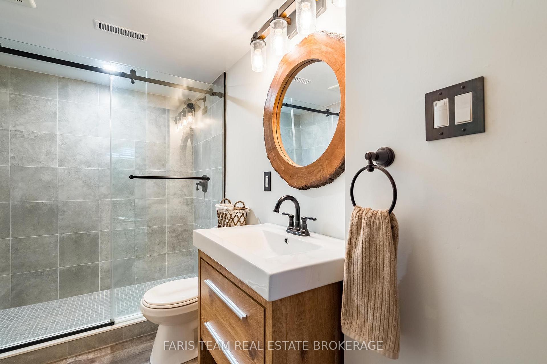 Photo 29 of 111 Monarchy Street, Barrie, Innis-Shore — HOMEH
