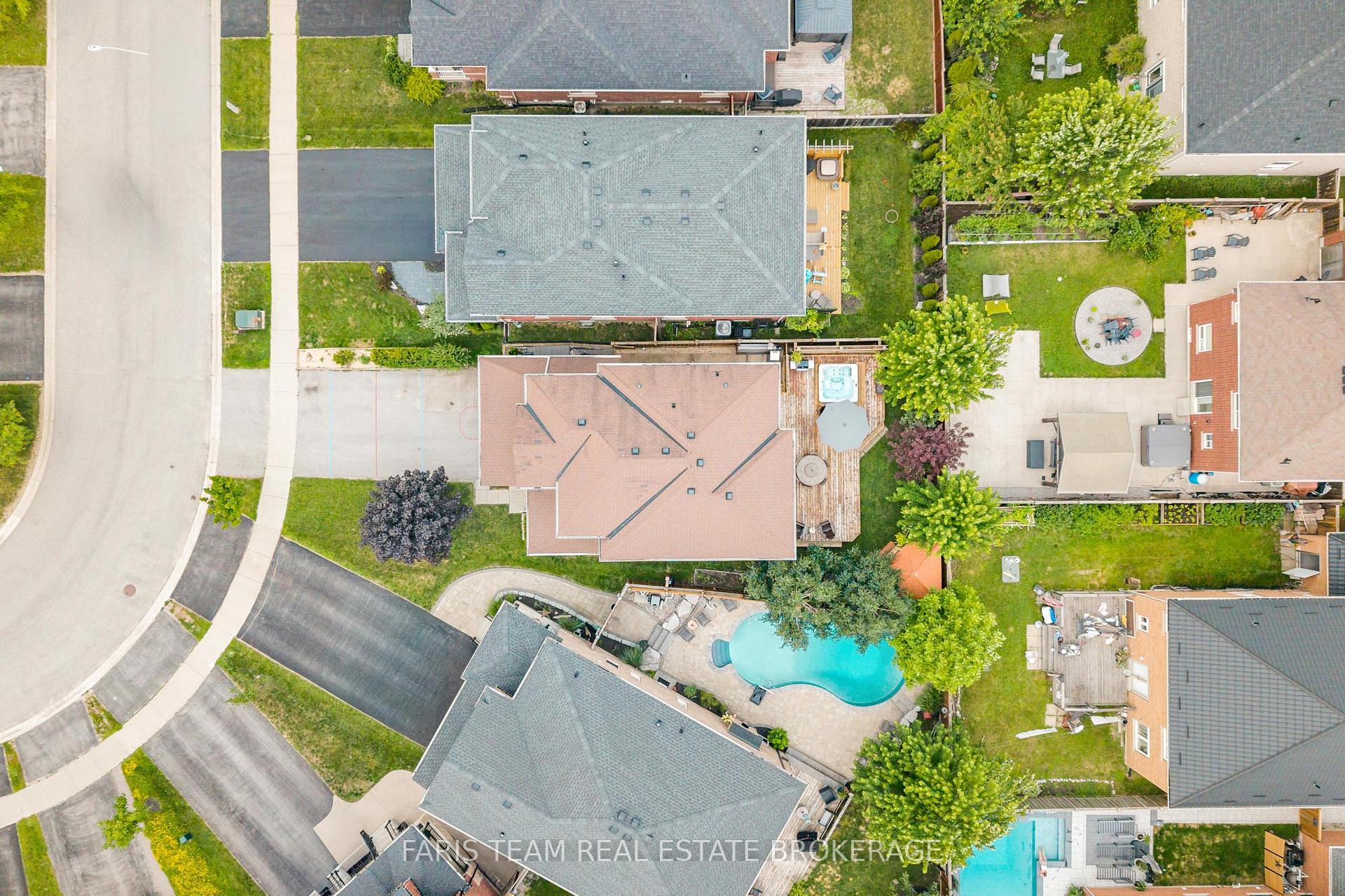 Photo 36 of 111 Monarchy Street, Barrie, Innis-Shore — HOMEH