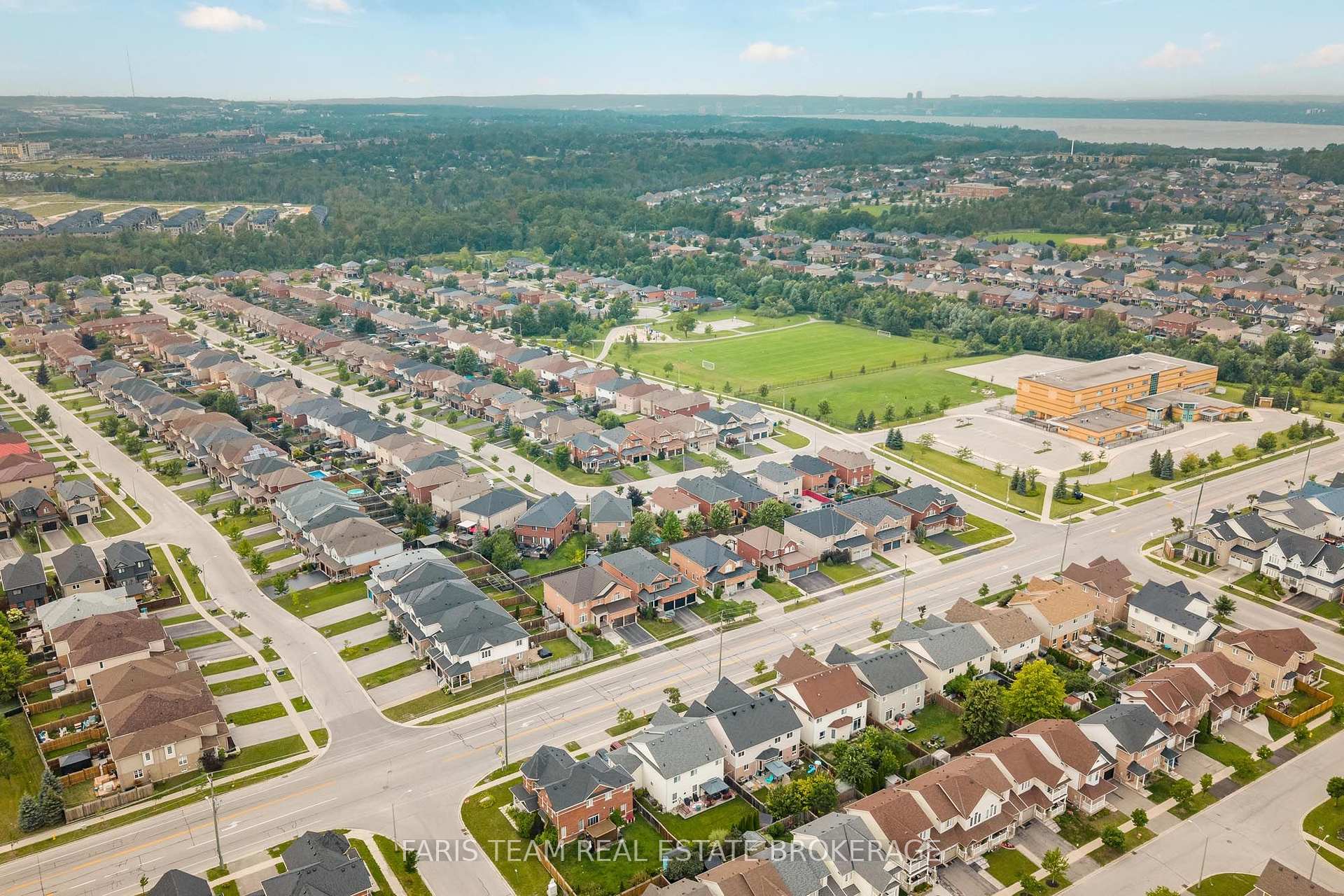 Photo 37 of 111 Monarchy Street, Barrie, Innis-Shore — HOMEH
