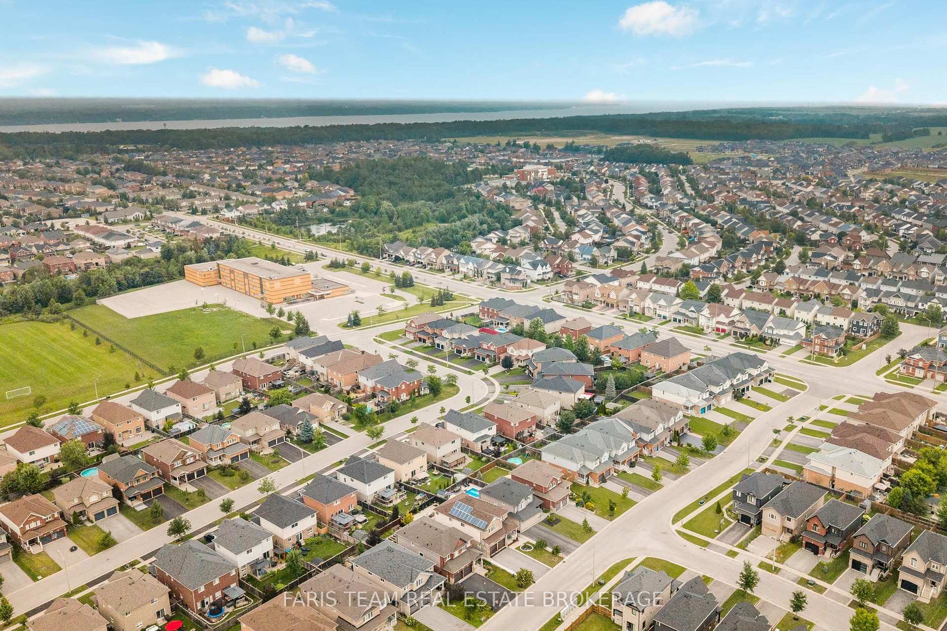 Photo 38 of 111 Monarchy Street, Barrie, Innis-Shore — HOMEH