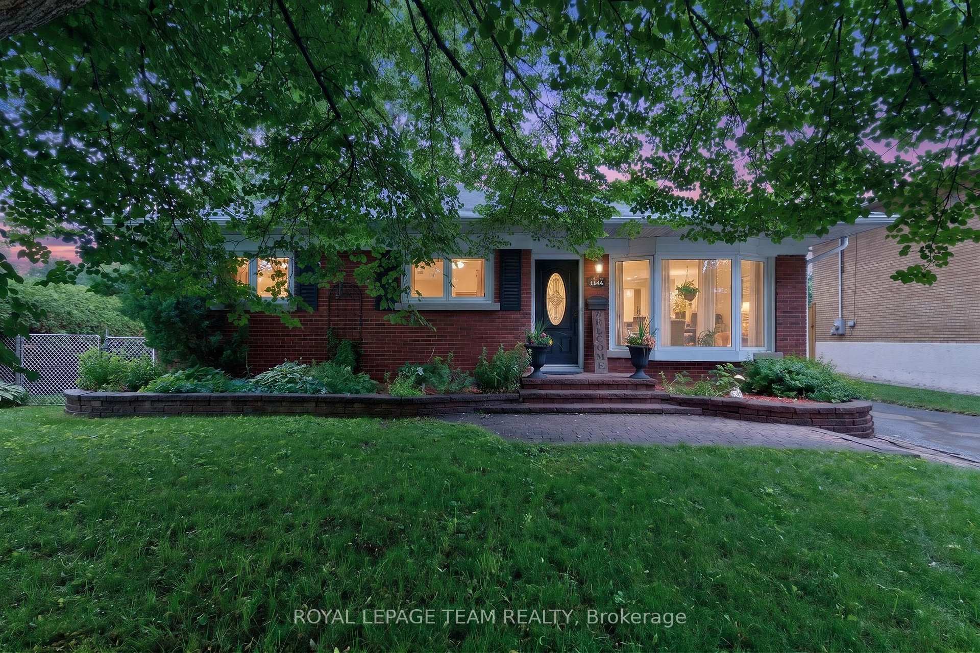 Photo 4 of 1144 Cline Crescent, Ottawa, Bel Air Heights — HOMEH