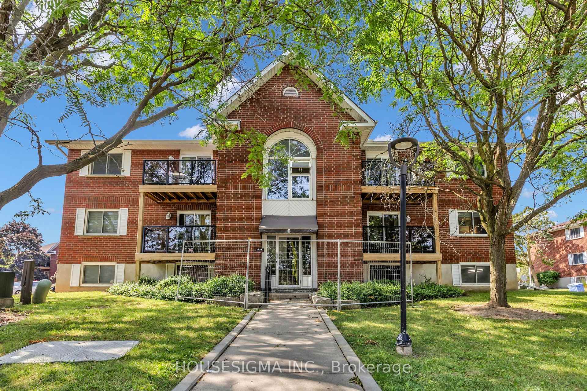 Photo of Unit 606, 565 Greenfield Avenue