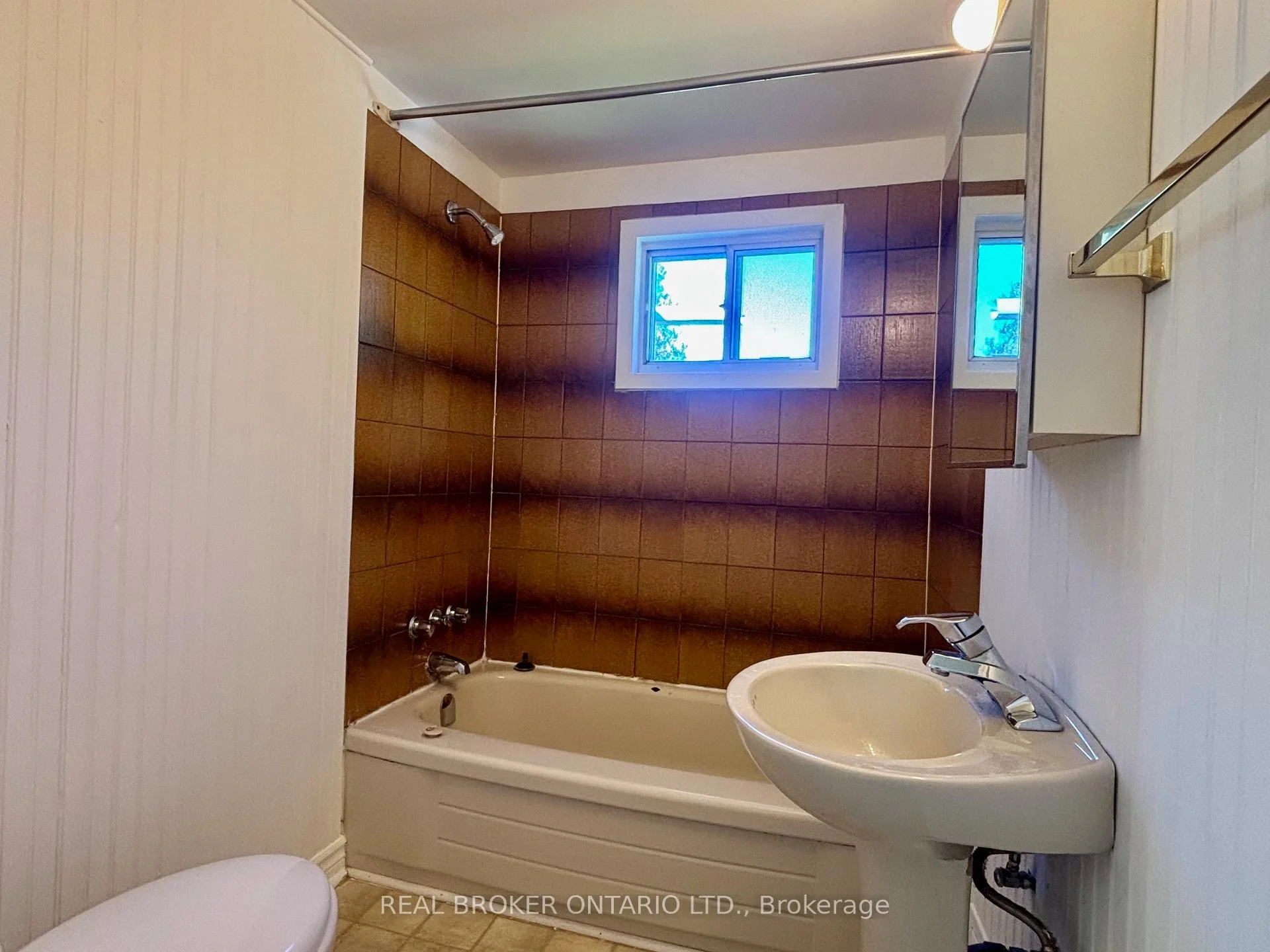 Photo 8 of 45 Wellington Road 124, Erin — HOMEH