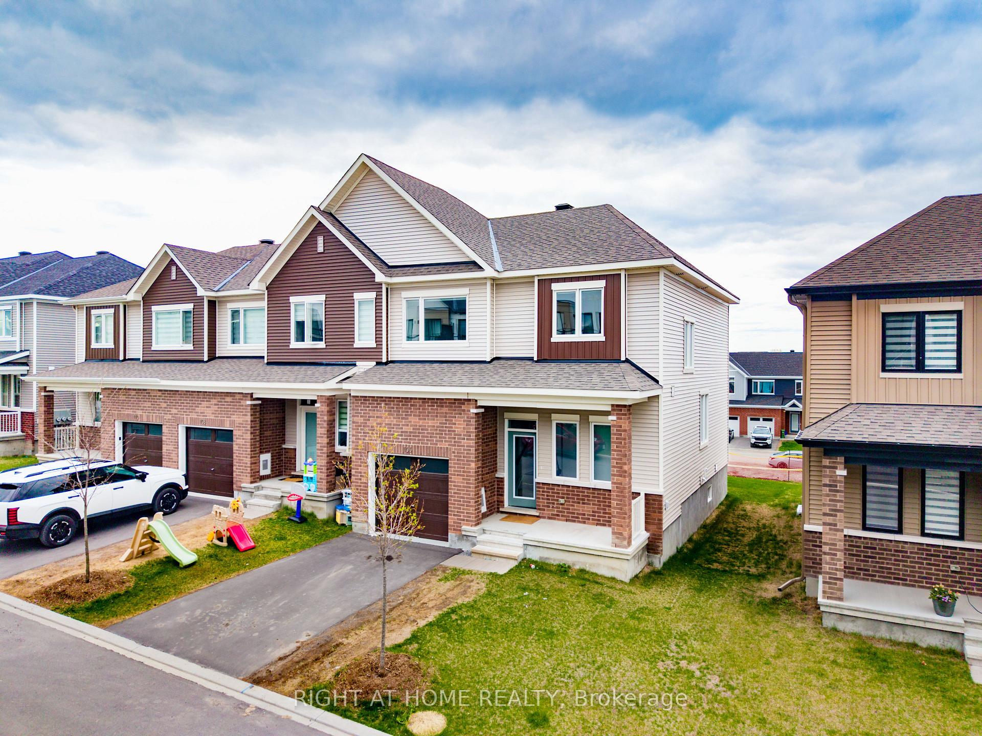 Photo 2 of 106 Beebalm Crescent, Ottawa, Barrhaven - Half Moon Bay — HOMEH