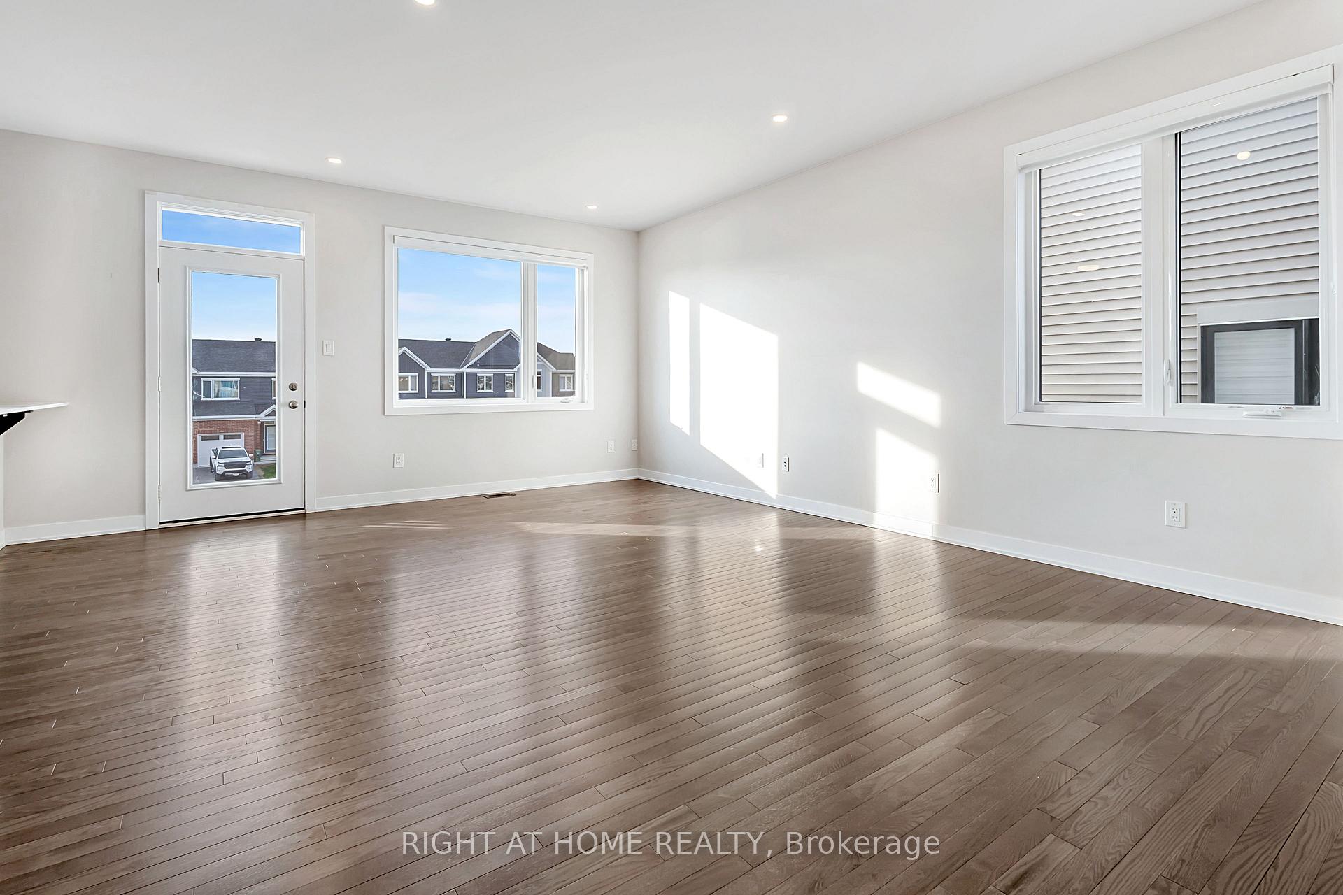 Photo 7 of 106 Beebalm Crescent, Ottawa, Barrhaven - Half Moon Bay — HOMEH